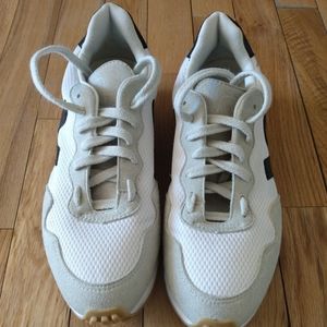 Veja Low Top Sneakers